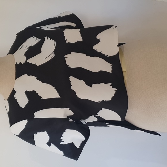 Neon Blonde Size S (approx 10) Black Crop Top - Picture 2 of 7